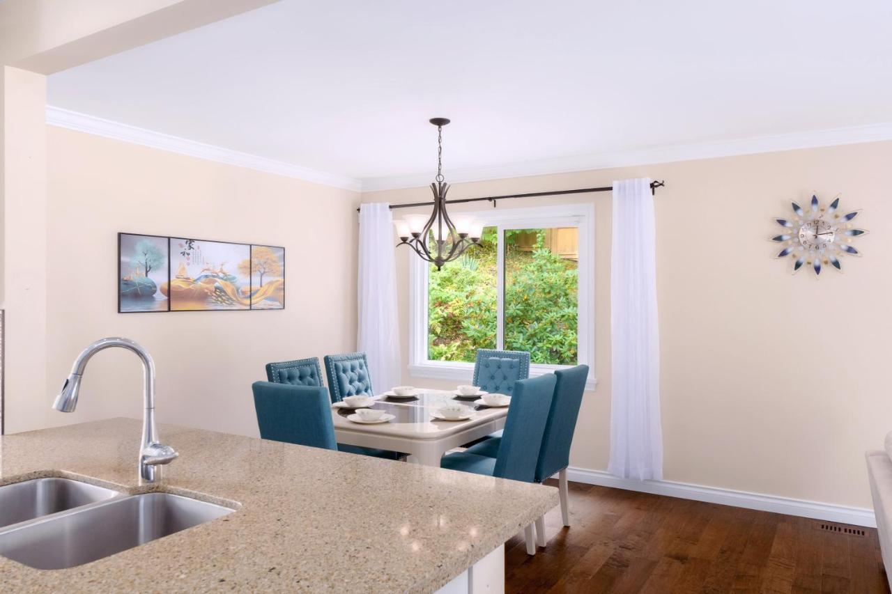 Lovely 3 Bedroom Port Moody Spacious Home 6 People Free Parking Экстерьер фото