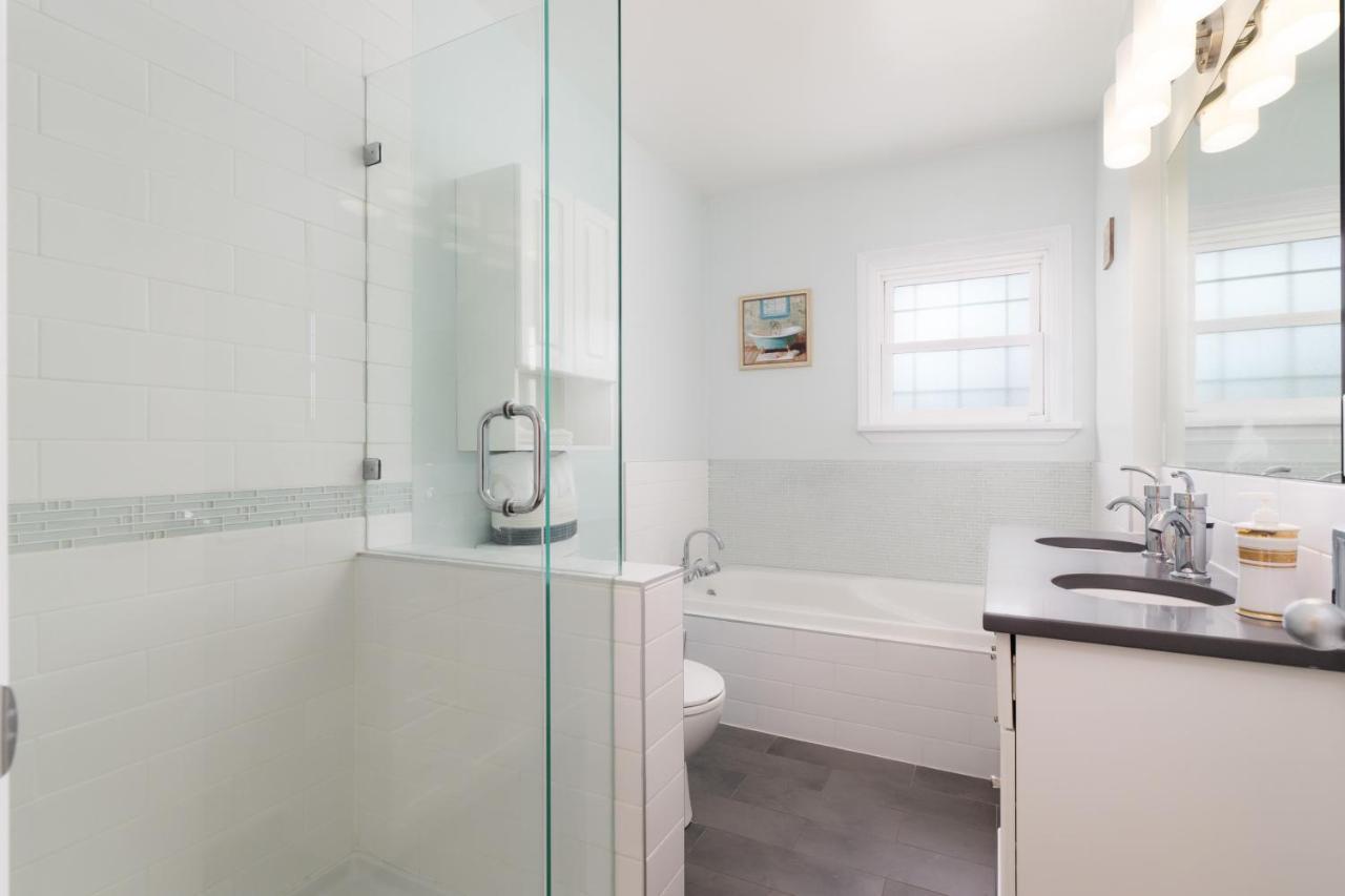 Lovely 3 Bedroom Port Moody Spacious Home 6 People Free Parking Экстерьер фото